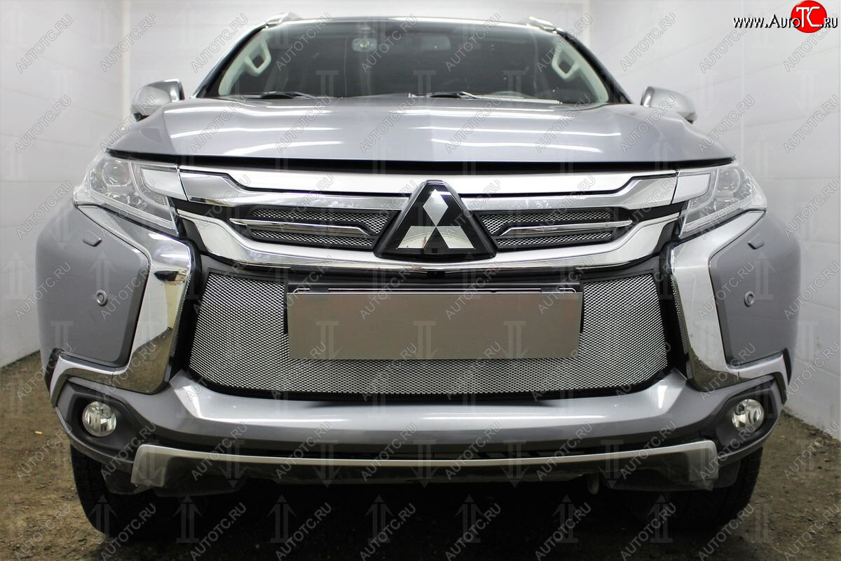 4 499 р. Защитная сетка в бампер (низ, ячейка 3х7 мм) Стрелка11 Стандарт  Mitsubishi Pajero Sport  QE (2015-2021) дорестайлинг (Хром)  с доставкой в г. Вологда