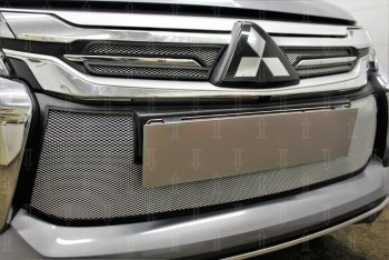 4 499 р. Защитная сетка в бампер (низ, ячейка 3х7 мм) Стрелка11 Стандарт  Mitsubishi Pajero Sport  QE (2015-2021) дорестайлинг (Хром)  с доставкой в г. Вологда. Увеличить фотографию 3