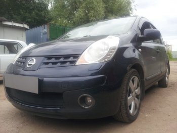 2 999 р. Защитная сетка в бампер (низ, ячейка 3х7 мм) Стрелка11 Стандарт Nissan Note 1 E11 дорестайлинг (2004-2008) (Чёрная)  с доставкой в г. Вологда. Увеличить фотографию 3