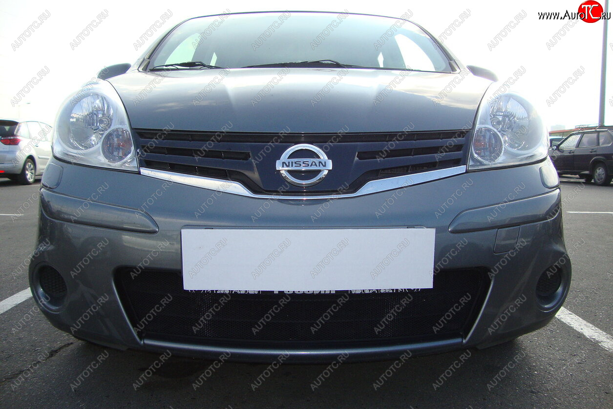 2 999 р. Защитная сетка в бампер (низ, ячейка 3х7 мм) Стрелка11 Стандарт Nissan Note 1 E11 рестайлинг (2008-2013) (Чёрная)  с доставкой в г. Вологда