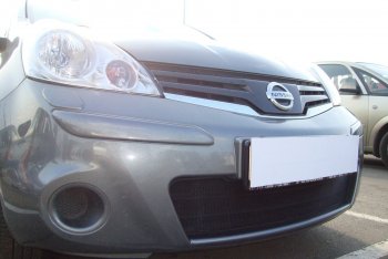 2 999 р. Защитная сетка в бампер (низ, ячейка 3х7 мм) Стрелка11 Стандарт Nissan Note 1 E11 рестайлинг (2008-2013) (Чёрная)  с доставкой в г. Вологда. Увеличить фотографию 3