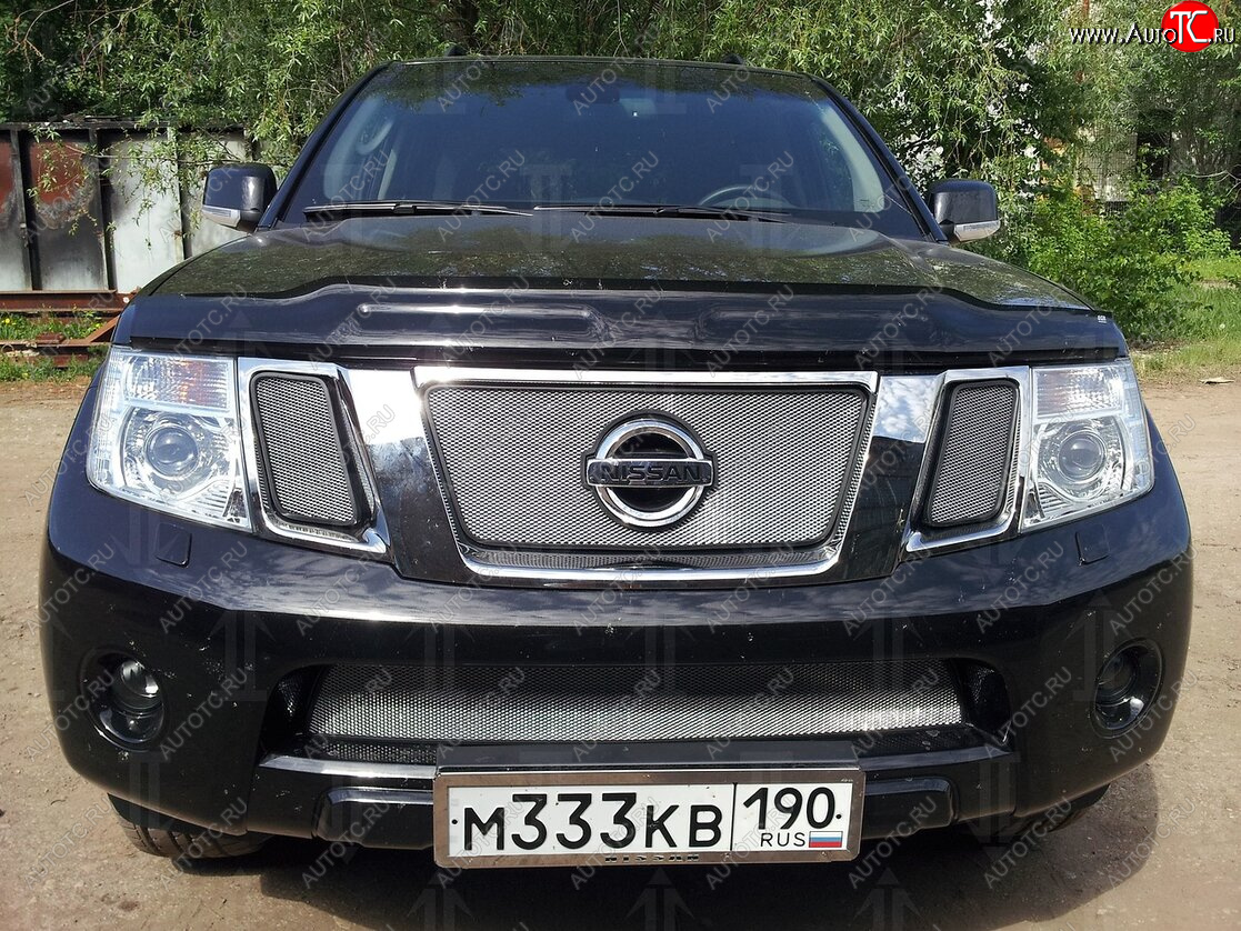 3 079 р. Защитная сетка в бампер (низ, ячейка 3х7 мм) Стрелка11 Стандарт Nissan Navara 2 D40 рестайлинг (2010-2016) (Хром)  с доставкой в г. Вологда