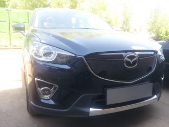 6 199 р. Защитная сетка в бампер (верх, с парктроником, ячейка 4х10 мм) Alfeco Премиум  Mazda CX-5  KE (2011-2014) дорестайлинг (Чёрная)  с доставкой в г. Вологда. Увеличить фотографию 2