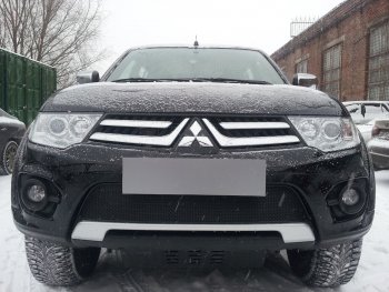 Защитная сетка в бампер (низ, ячейка 4х10 мм) Alfeco Премиум Mitsubishi L200  4 - Pajero Sport  PB (Чёрная)