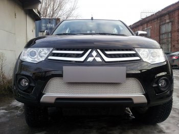 Защитная сетка в бампер (низ, ячейка 4х10 мм) Alfeco Премиум Mitsubishi L200  4 - Pajero Sport  PB (Хром)