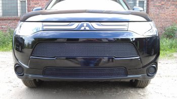 Защитная сетка в бампер (верх, ячейка 3х7 мм) Alfeco Стандарт Mitsubishi Outlander  GF (2012-2014) дорестайлинг (Чёрная)