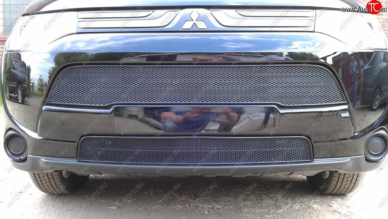 3 599 р. Защитная сетка в бампер (низ, ячейка 3х7 мм) Alfeco Стандарт  Mitsubishi Outlander  GF (2012-2014) дорестайлинг (Чёрная)  с доставкой в г. Вологда