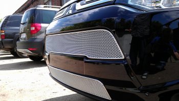 4 299 р. Защитная сетка в бампер (верх, ячейка 3х7 мм) Alfeco Стандарт  Mitsubishi Outlander  GF (2012-2014) дорестайлинг (Хром)  с доставкой в г. Вологда. Увеличить фотографию 3