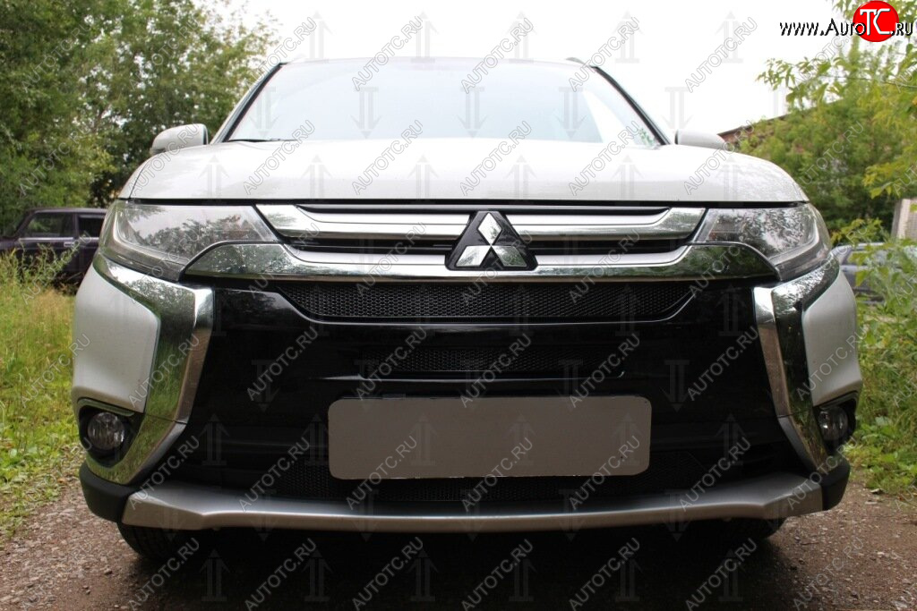 8 649 р. Защитная сетка в бампер (3 части, ячейка 4х10 мм) Alfeco Премиум  Mitsubishi Outlander  GF (2015-2018) 2-ой рестайлинг (Чёрная)  с доставкой в г. Вологда