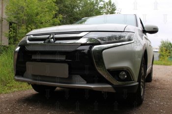 9 199 р. Защитная сетка в бампер (3 части, ячейка 4х10 мм) Alfeco Премиум  Mitsubishi Outlander  GF (2015-2018) 2-ой рестайлинг (Хром)  с доставкой в г. Вологда. Увеличить фотографию 3