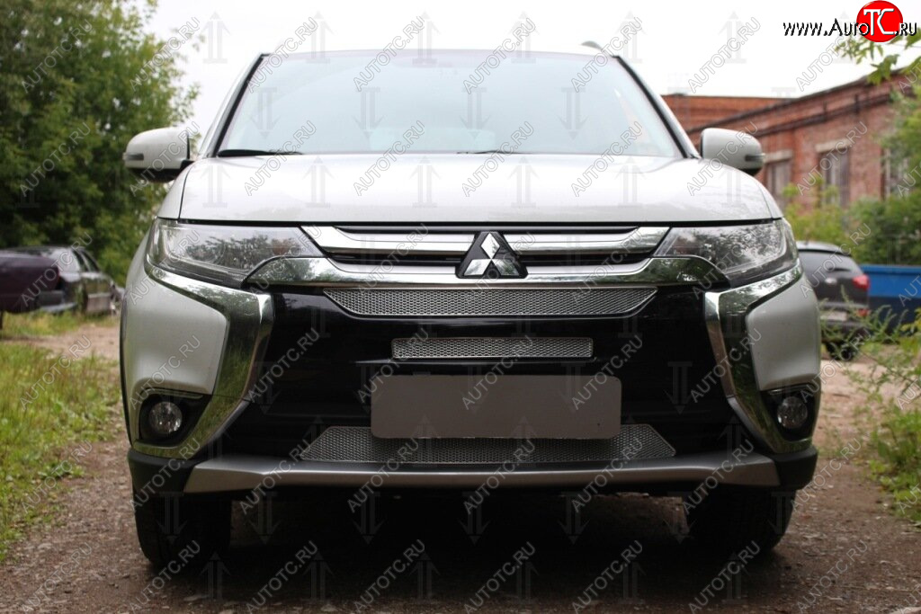 9 199 р. Защитная сетка в бампер (3 части, ячейка 4х10 мм) Alfeco Премиум  Mitsubishi Outlander  GF (2015-2018) 2-ой рестайлинг (Хром)  с доставкой в г. Вологда