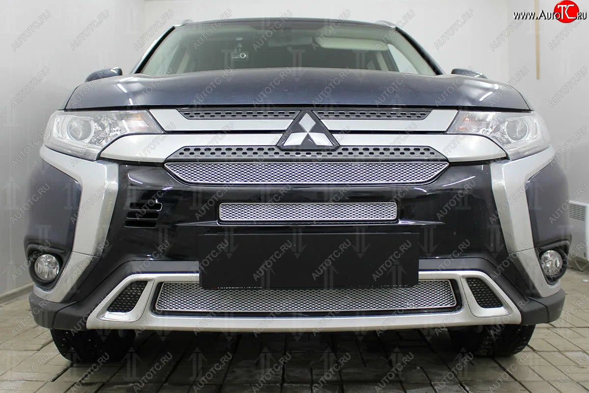 9 849 р. Защитная сетка в бампер (3 части, ячейка 4х10 мм) Alfeco Премиум  Mitsubishi Outlander  GF (2018-2022) 3-ий рестайлинг (Хром)  с доставкой в г. Вологда