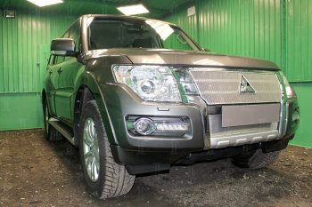 4 299 р. Защитная сетка в бампер (низ, ячейка 4х10 мм) Стрелка11 Премиум Mitsubishi Pajero 4 V90 2-ой рестайлинг (2014-2020) (Хром)  с доставкой в г. Вологда. Увеличить фотографию 2