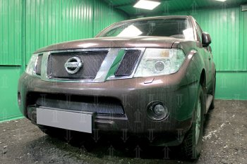 4 099 р. Защитная сетка в бампер (низ, ячейка 4х10 мм) Стрелка11 Премиум Nissan Navara 2 D40 рестайлинг (2010-2016) (Чёрная)  с доставкой в г. Вологда. Увеличить фотографию 2