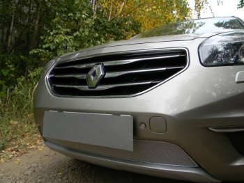 4 549 р. Защитная сетка в бампер (низ, ячейка 4х10 мм) Стрелка11 Премиум Renault Koleos 1 Phase 3 (2013-2016) (Хром)  с доставкой в г. Вологда. Увеличить фотографию 2