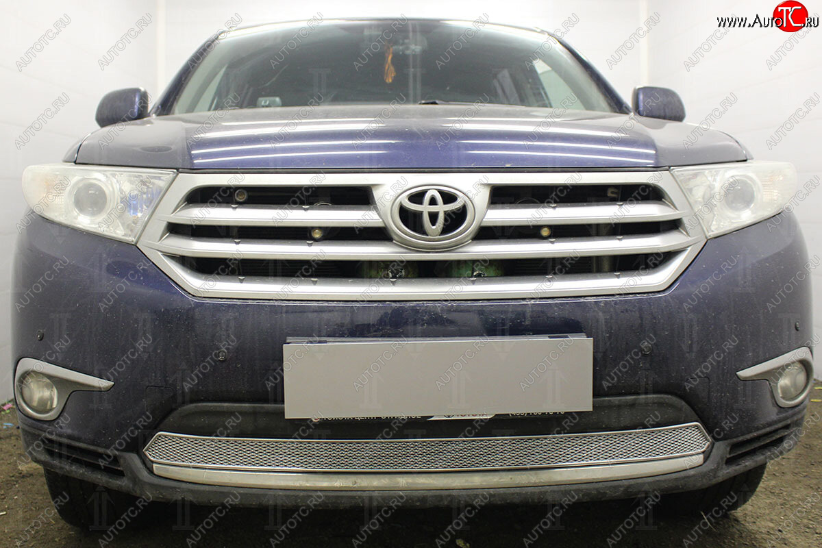 4 799 р. Защитная сетка в бампер (низ, ячейка 4х10 мм) Стрелка11 Премиум Toyota Highlander XU40 рестайлинг (2010-2013) (Хром)  с доставкой в г. Вологда