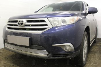 4 799 р. Защитная сетка в бампер (низ, ячейка 4х10 мм) Стрелка11 Премиум Toyota Highlander XU40 рестайлинг (2010-2013) (Хром)  с доставкой в г. Вологда. Увеличить фотографию 3