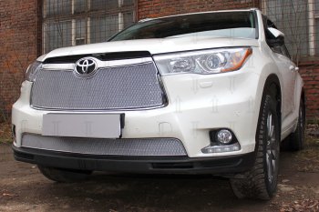 4 299 р. Защитная сетка в бампер (низ, ячейка 4х10 мм) Стрелка11 Премиум  Toyota Highlander  XU50 (2013-2017) дорестайлинг (Хром)  с доставкой в г. Вологда. Увеличить фотографию 3