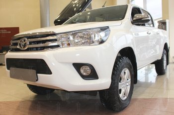 4 299 р. Защитная сетка в бампер (низ, ячейка 4х10 мм) Стрелка11 Премиум  Toyota Hilux  AN120 (2016-2020) дорестайлинг (Чёрная)  с доставкой в г. Вологда. Увеличить фотографию 2