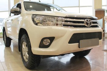 4 299 р. Защитная сетка в бампер (низ, ячейка 4х10 мм) Стрелка11 Премиум  Toyota Hilux  AN120 (2016-2020) дорестайлинг (Чёрная)  с доставкой в г. Вологда. Увеличить фотографию 3