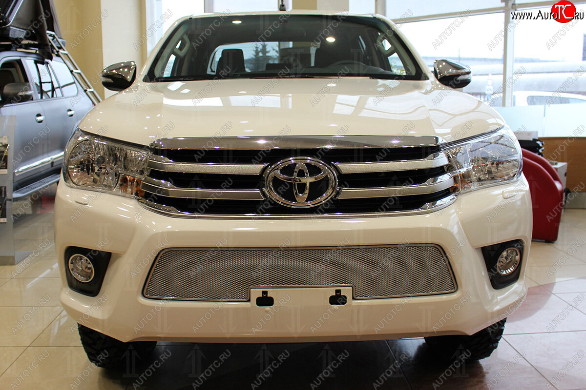 4 549 р. Защитная сетка в бампер (низ, ячейка 4х10 мм) Стрелка11 Премиум  Toyota Hilux  AN120 (2016-2020) дорестайлинг (Хром)  с доставкой в г. Вологда