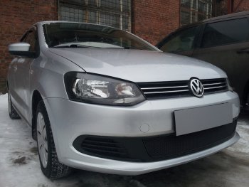 4 299 р. Защитная сетка в бампер (низ, ячейка 4х10 мм) Стрелка11 Премиум Volkswagen Polo 5 седан дорестайлинг (2009-2015) (Чёрная)  с доставкой в г. Вологда. Увеличить фотографию 2