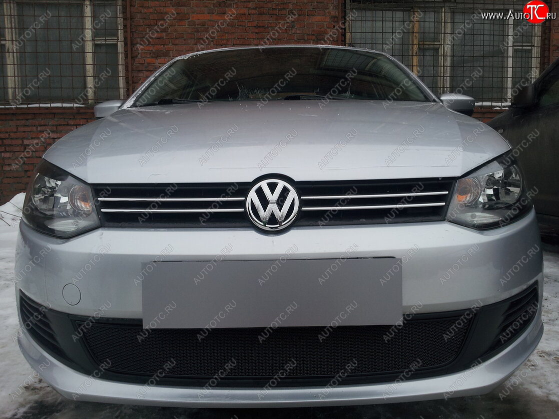 4 299 р. Защитная сетка в бампер (низ, ячейка 4х10 мм) Стрелка11 Премиум Volkswagen Polo 5 седан дорестайлинг (2009-2015) (Чёрная)  с доставкой в г. Вологда