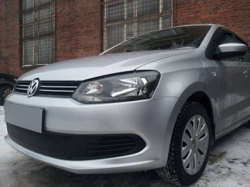 4 299 р. Защитная сетка в бампер (низ, ячейка 4х10 мм) Стрелка11 Премиум Volkswagen Polo 5 седан дорестайлинг (2009-2015) (Чёрная)  с доставкой в г. Вологда. Увеличить фотографию 3