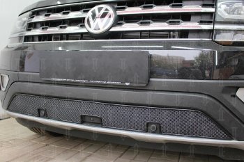 4 499 р. Защитная сетка в бампер (низ, ячейка 4х10 мм) Стрелка11 Премиум  Volkswagen Teramont  CA1 (2016-2020) дорестайлинг (Чёрная)  с доставкой в г. Вологда. Увеличить фотографию 2