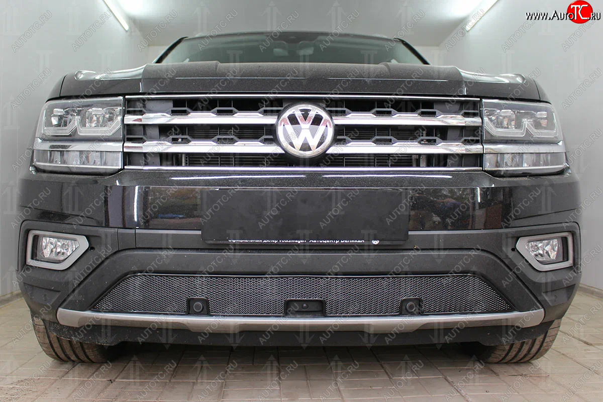 4 499 р. Защитная сетка в бампер (низ, ячейка 4х10 мм) Стрелка11 Премиум  Volkswagen Teramont  CA1 (2016-2020) дорестайлинг (Чёрная)  с доставкой в г. Вологда
