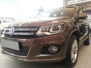 3 899 р. Защитная сетка в бампер (низ, ячейка 4х10 мм) Стрелка11 Премиум Volkswagen Tiguan NF рестайлинг (2011-2017) (Чёрная)  с доставкой в г. Вологда. Увеличить фотографию 3