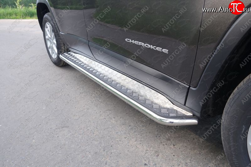 29 999 р. Пороги с площадкой 42,4 мм ТСС Тюнинг Jeep Cherokee KL дорестайлинг (2014-2017) (серые)  с доставкой в г. Вологда