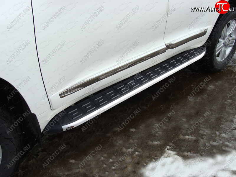 20 599 р. Пороги алюминиевые с пластиковой накладкой (кроме EXECUTIVE)) ТСС Тюнинг Toyota Land Cruiser 200 2-ой рестайлинг (2015-2021) (серые)  с доставкой в г. Вологда