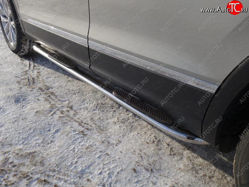 31 399 р. Пороги овальные гнутые с накладкой 75х42 мм ТСС Тюнинг Volkswagen Tiguan Mk2 дорестайлинг (2016-2020)  с доставкой в г. Вологда