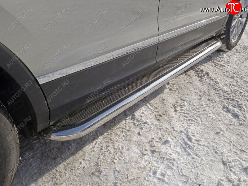 41 749 р. Пороги с площадкой 60,3 мм ТСС Тюнинг Volkswagen Tiguan Mk2 дорестайлинг (2016-2020) (нержавейка)  с доставкой в г. Вологда