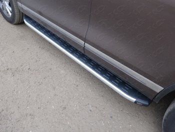 Пороги алюминиевые с пластиковой накладкой ТСС Тюнинг Volkswagen Touareg 2 NF дорестайлинг (2010-2014)