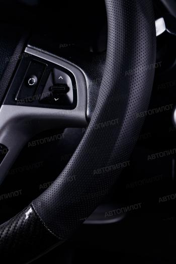 739 р. Оплетка на руль из кожи (37-39см, кожзам + карбон) Автопилот BLW-005 SSANGYONG Torres 1 J100 (2022-2025) (черный)  с доставкой в г. Вологда. Увеличить фотографию 4