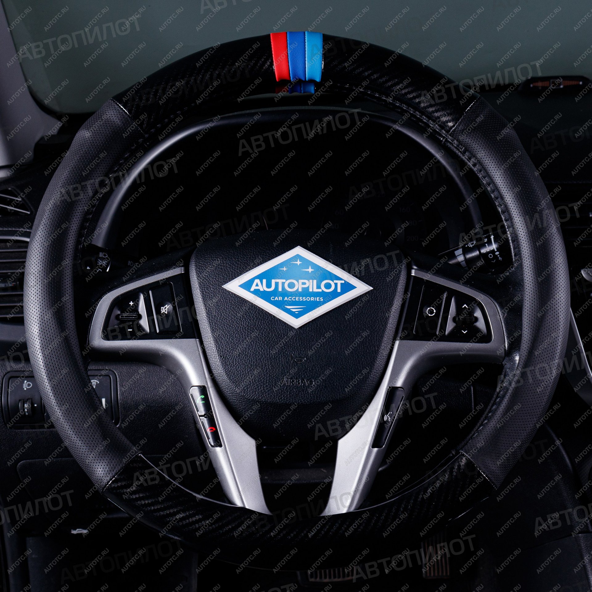 739 р. Оплетка на руль из кожи (37-39см, кожзам + карбон) Автопилот BLW-005 SSANGYONG Torres 1 J100 (2022-2025) (черный)  с доставкой в г. Вологда