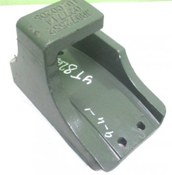 Кронштейн задней рессоры Г-обр правый HOWO WG9725520277 SHACMAN wg9725520277