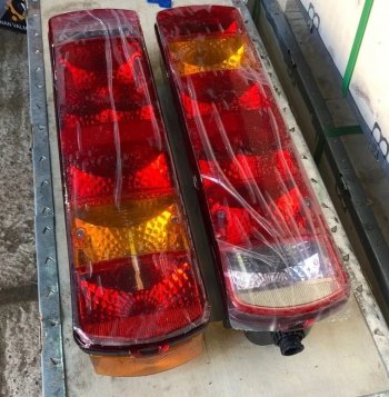 2 589 р. Фонарь задний правый Howo T5GSitrak (4 болта) VALMO000538 SITRAK wg9719810012  с доставкой в г. Вологда. Увеличить фотографию 2