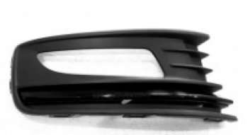 Левая вставка переднего бампера (с отверстием под ПТФ, пр-во Тайвань) BodyParts Volkswagen Polo  5 (2015-2020) седан рестайлинг (молдинг черный)