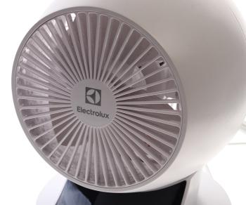 7 999 р. Вентилятор настольный 12 скоростей 13см 25Вт белый ELECTROLUX ELECTROLUX etf-109w hc-1602096  с доставкой в г. Вологда. Увеличить фотографию 3