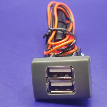 1 149 р. USB автомобильное зарядное устройство АПЭЛ (2039546547456) ГАЗ ГАЗель Next A62,А65 автобус (2016-2025)  с доставкой в г. Вологда. Увеличить фотографию 3