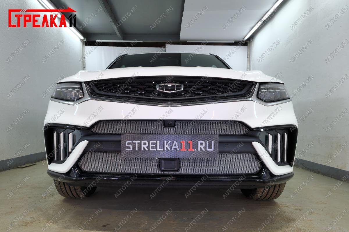 2 599 р. Защита радиатора (верх, с камерой) Стрелка11 Стандарт Geely Tugella FY11,HPBA4 рестайлинг (2022-2025) (черная)  с доставкой в г. Вологда