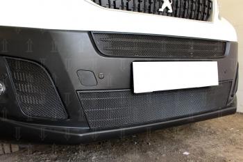 5 949 р. Защита радиатора (2 части центральные) Стрелка11 Стандарт  Peugeot Expert  K0 (2016-2024) цельнометаллический фургон дорестайлинг (черная)  с доставкой в г. Вологда. Увеличить фотографию 2