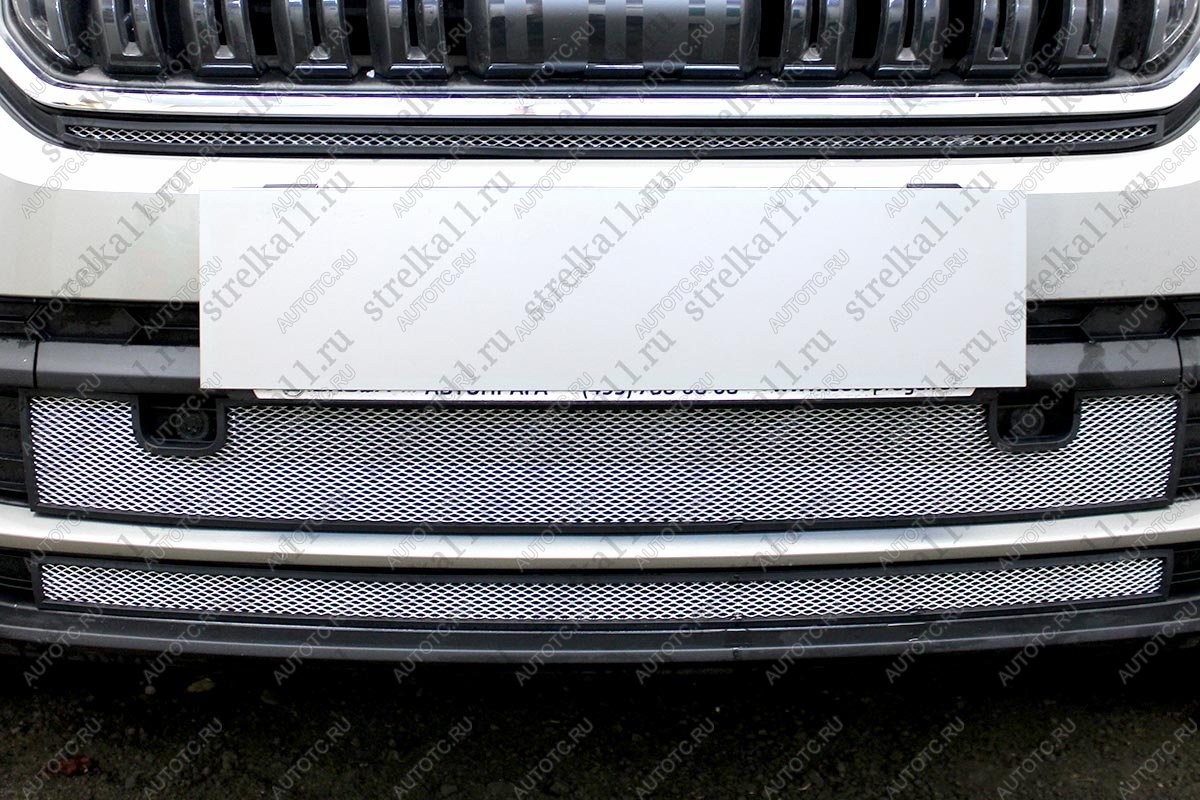 5 499 р. Защита радиатора (низ 2 части с парктроником) Стрелка11 Стандарт  Skoda Kodiaq  NU7 (2017-2021) дорестайлинг (хром)  с доставкой в г. Вологда