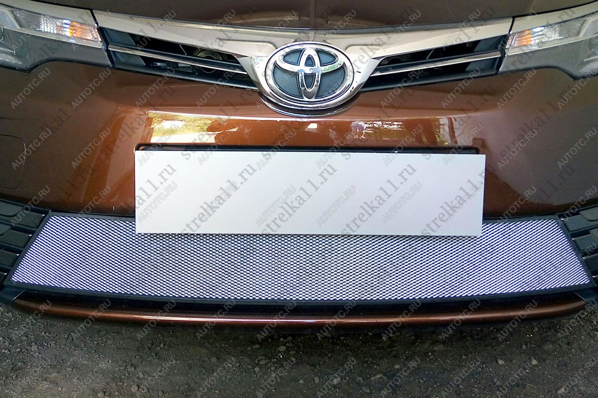 3 099 р. Защита радиатора Стрелка11 Стандарт  Toyota Corolla  E180 (2016-2019) рестайлинг (хром)  с доставкой в г. Вологда