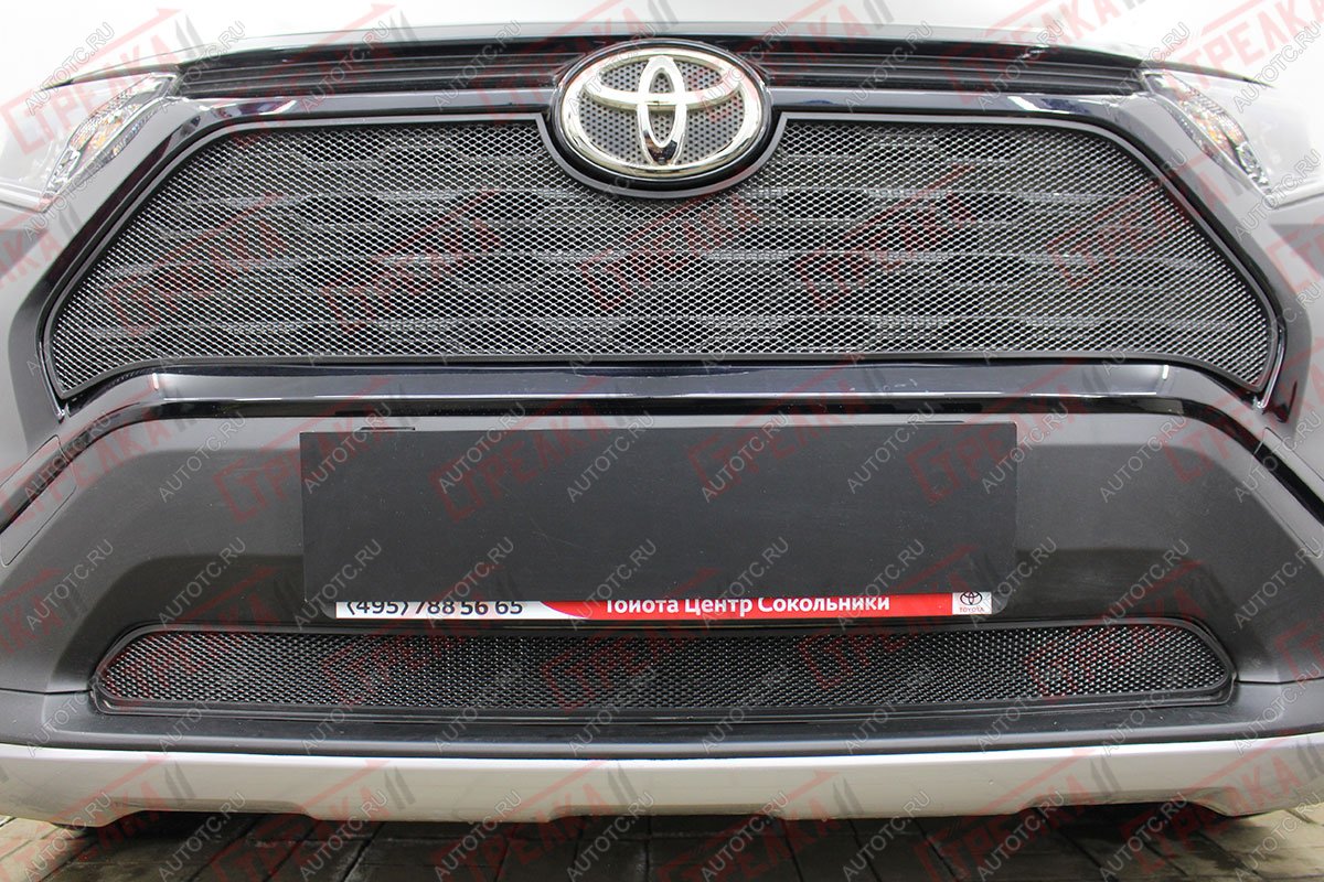 3 899 р. Защита радиатора (верх с парктроником, камерой) Стрелка11 Стандарт  Toyota RAV4  XA50 (2018-2025) 5 дв. дорестайлинг (черная)  с доставкой в г. Вологда