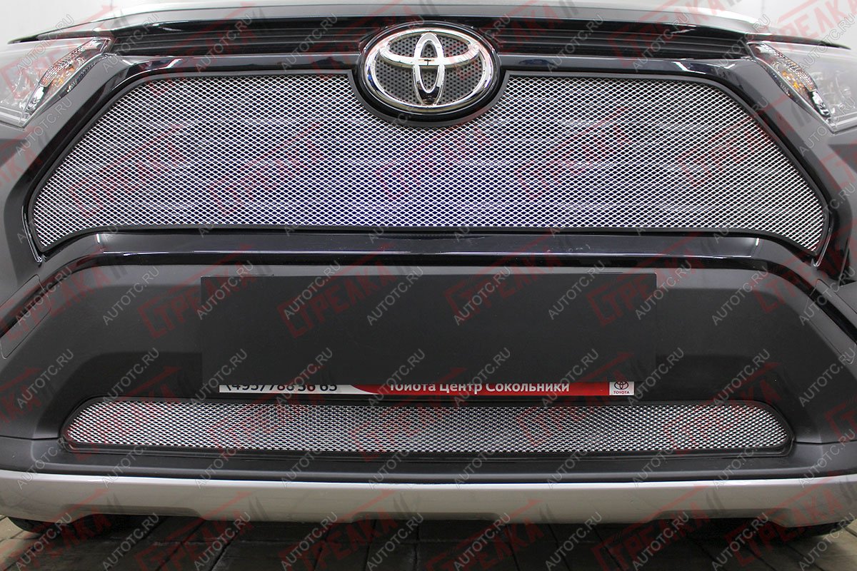 4 099 р. Защита радиатора (верх с парктроником и камерой) Стрелка11 Стандарт  Toyota RAV4  XA50 (2018-2025) 5 дв. дорестайлинг (хром)  с доставкой в г. Вологда
