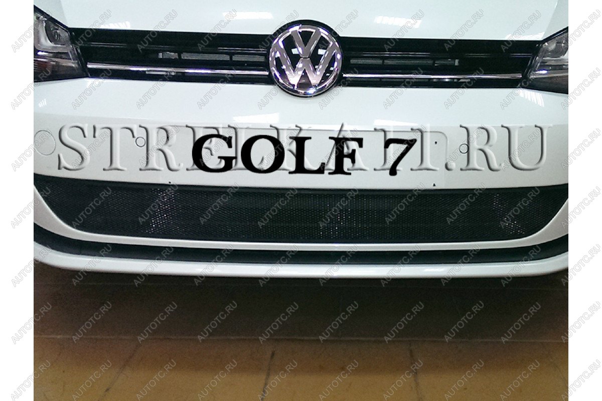 2 899 р. Защита радиатора Стрелка11 Стандарт  Volkswagen Golf  7 (2012-2017) дорестайлинг, хэтчбэк 5 дв. (черная)  с доставкой в г. Вологда